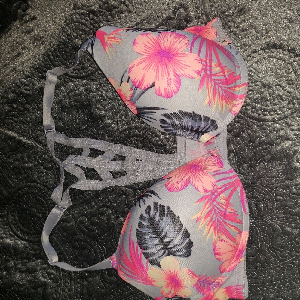 UNAVAILABLE         Victoria Secret /Pink  bra lot